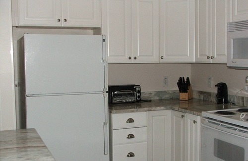 North Myrtle Beach Condo | Beautiful Condo with Easy Access to the Beach and a Peekaboo Oceanview!