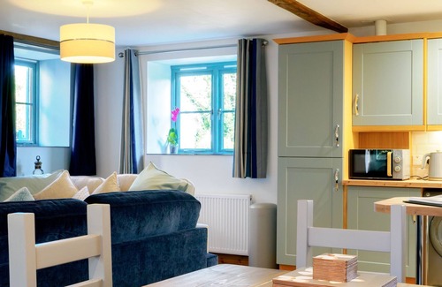 Falmouth Cottage | Beautiful Cornish cottage with shared pool/hot tub nr Falmouth/Helford