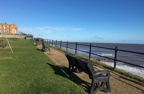 Mundesley Cottage | Beautiful Cottage by the Sea. Enhanced Cleaning luxury space unlimited free WiFi