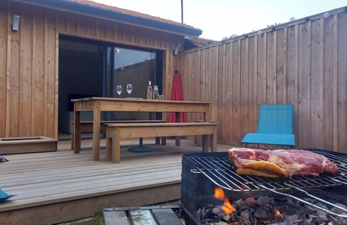 Gujan-Mestras Ski Chalet | Beautiful cottage with garden near the beach