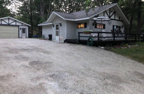 Lewiston Cottage | Beautiful Cottage Just minutes from The Twin Lakes & Beach