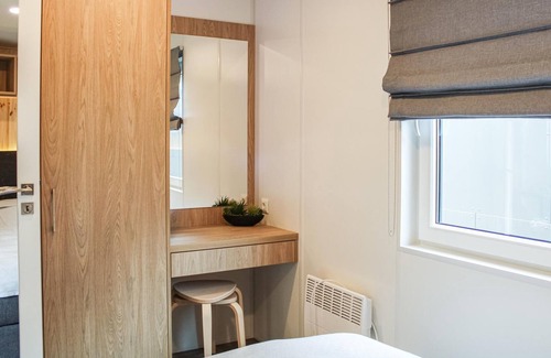 Wemding House | Beautiful cottage with panoramic view of the lake.