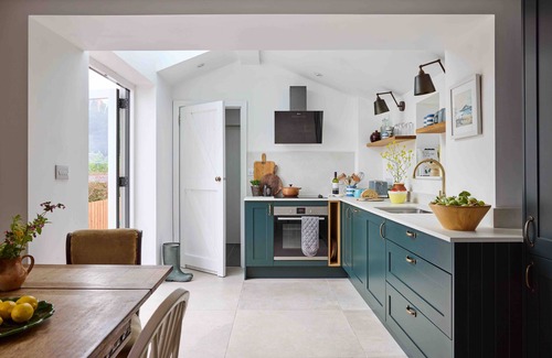 Helford Cottage | Beautiful cottage with sea views and private beach access