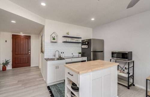 Tucson Apartment | Beautiful Country Club Retreat!