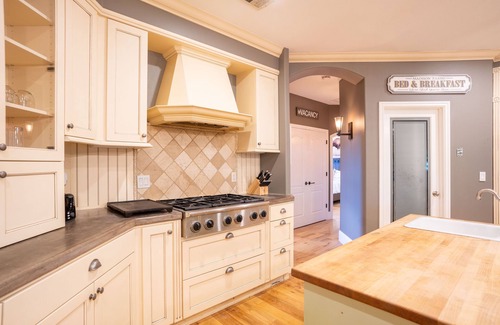 Bella Vista Other | Beautiful Country Home on 2.5 Acres, Nice Furniture, Over 3500 sq ft - Game Area