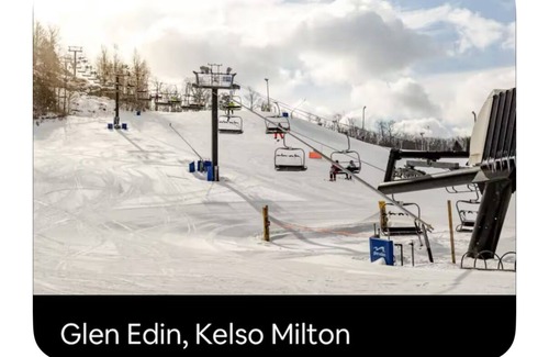 Halton Regional Municipality Apartment | Beautiful, cozy & family friendly basement unit in a quiet neighborhood.