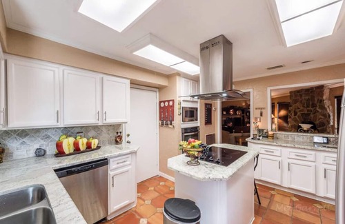 Missouri City House | Beautiful Cozy House W/Heated Saltwater Pool & Spa 💦