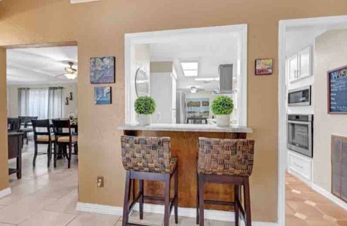 Missouri City House | Beautiful Cozy House W/Heated Saltwater Pool & Spa 💦