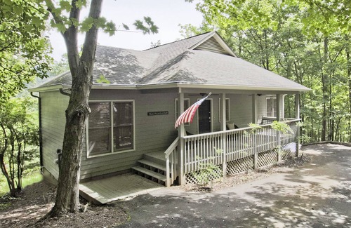 Big Canoe House | Beautiful "Cozy Mountain" Views! 3BR/2BA Great for Families! Flat driveway!