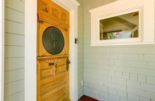 Central Colorado Springs House | BEAUTIFUL DOWNTOWN VICTORIAN