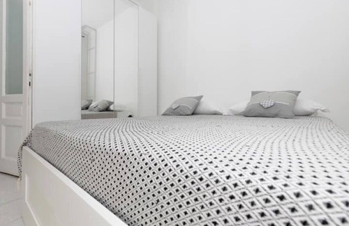 Vatican Apartment | Beautiful Economy Quadruple Room