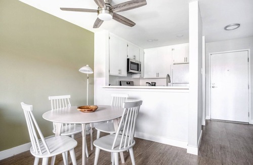 Tarzana Apartment | Beautiful Encino 1BR nr Ventura Blvd Shops & Restaurants, by Blueground