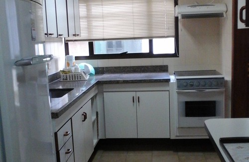 Jardim Vitoria Apartment | BEAUTIFUL ENSEADA APARTMENT- 2 BLOCKS FROM THE BEACH