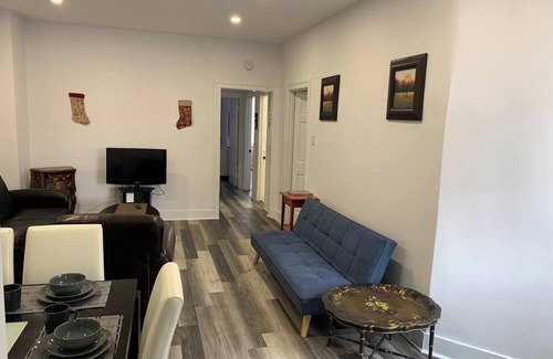 Cote-Des-Neiges—Notre-Dame-De-Grace Apartment | Beautiful Entire apartment with 2 bedrooms/2 balconies with parking