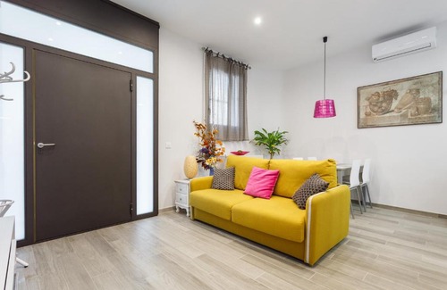 Collblanc y La Torrassa Apartment | Beautiful Apartment 20 minutes from city center
