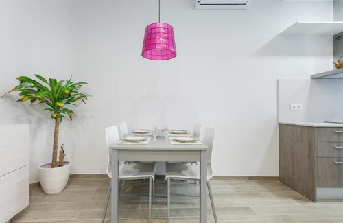 Collblanc y La Torrassa Apartment | Beautiful Apartment 20 minutes from city center