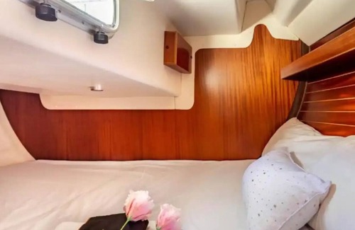 Sant Adria de Besos Boat Rental | Beautiful sailboat a new experience. no