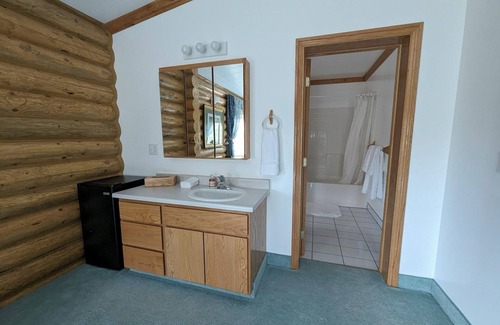 Hot Springs Cabin | Beautiful Executive Suite - Room 205
