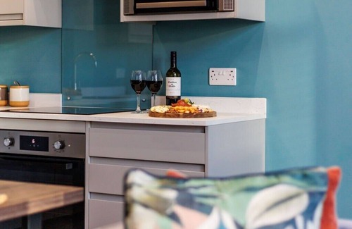West Cliff Apartment | Beautiful Family Apt w/Free Gym & Parking
