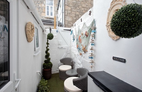 Portland House | Beautiful, family friendly Cottage with sea views of Chesil Beach