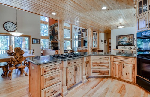 Granite Ridge Cabin | Beautiful Family-Friendly Cabin with WiFi & Great Location Near Shaver Lake