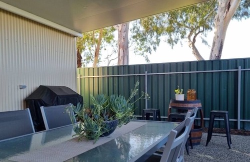 Park Holme House | Beautiful family home in a quiet cul-de-sac wedged between Adelaide city and sea