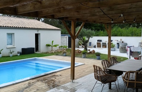 Saint Agnant House | Beautiful family villa with swimming pool, large garden, quiet location, close to the sea