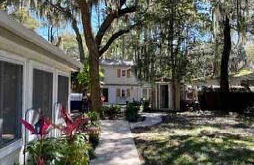 Fernandina Beach Condo | Beautiful farmhouse in Fernandina Beach