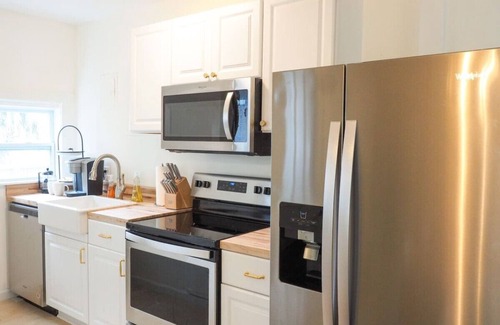 Historic Downtown Savannah House | Beautiful Forsyth Park Charmer - Amazing Location!