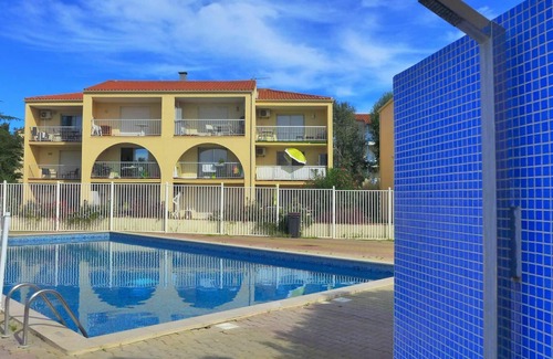 Les Hauts de Canet Apartment | Beautiful apartment for 4 people with pool, A/C, WIFI, TV, terrace and pets allowed