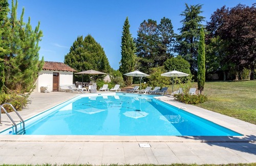 Condat-sur-Trincou House | Beautiful charming house with shaded park and swimming pool near Brantome