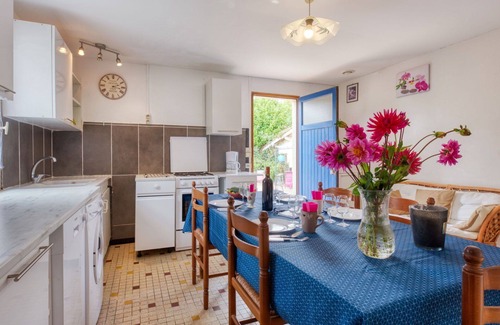Jau-Dignac-et-Loirac House | Beautiful apartment in villa for 5 people with WIFI and TV