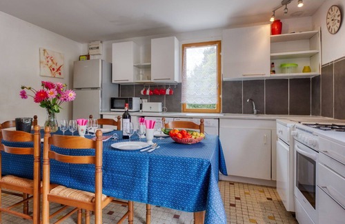 Jau-Dignac-et-Loirac House | Beautiful apartment in villa for 5 people with WIFI and TV