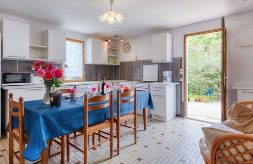 Jau-Dignac-et-Loirac House | Beautiful apartment in villa for 5 people with WIFI and TV