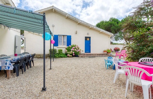 Jau-Dignac-et-Loirac House | Beautiful apartment in villa for 5 people with WIFI and TV
