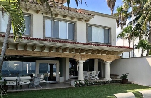 La Isla Villa | BEAUTIFUL FULLY FURNISHED MEXICAN BEACHFRONT VILLA