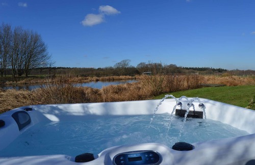 Badlesmere Cabin | Beautiful Glamping Hut in stunning rural location with Exclusive Hot Tub