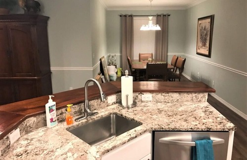 Southside Condo | BEAUTIFUL GROUND FLOOR CONDO 10 MINUTES FROM BEAUTIFUL BEACHES