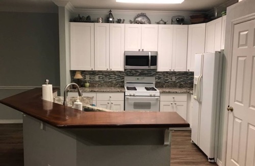Southside Condo | BEAUTIFUL GROUND FLOOR CONDO 10 MINUTES FROM BEAUTIFUL BEACHES