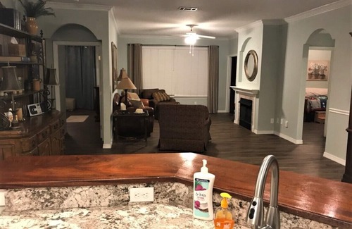 Southside Condo | BEAUTIFUL GROUND FLOOR CONDO 10 MINUTES FROM BEAUTIFUL BEACHES