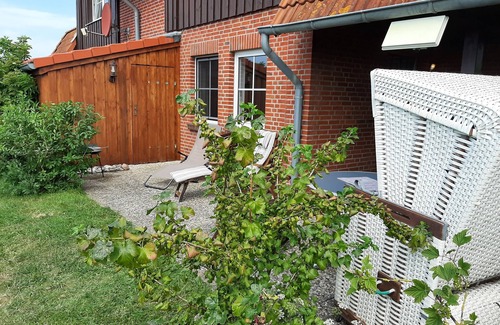 Wenkendorf Apartment | Beautiful ground floor apartment with plenty of space for private rent.