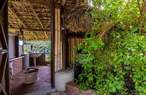 Puerto Angel House | Beautiful Handcrafted 2 (+) Story Cliff-Side Dwelling with Sweeping Ocean Views