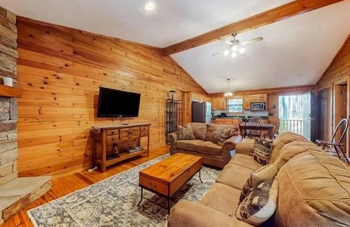 Sautee Nacoochee Cabin | BEAUTIFUL! Hidden GEM! KnottyPines cabin -Hot-tub Heaven with fast Fiber WIFI!