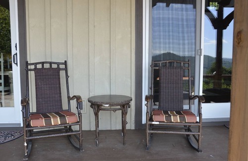 Sugar Grove House | Beautiful High End Home on the Mountain Top in Sugar Grove, NC