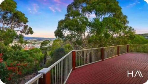 Trevallyn House | Beautiful hill side house room2