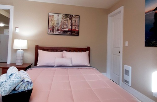 Creston House | Beautiful Hobby Farm, 1 Bedroom, 1 Bathroom.