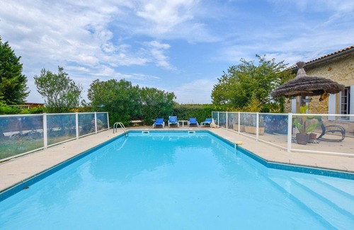 Monprimblanc House | Beautiful holiday home with swimming pool