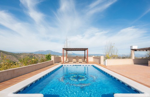 Coin House | Beautiful Holiday Home “Chalet andaluz Los Alberos” with Mountain View
