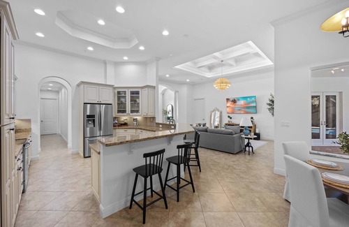 Naples House | BEAUTIFUL HOLIDAY MANSION, IN NAPLES FL, LOCATED ON PRISTINE GOLF COURSE!