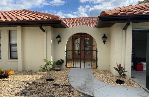 Wesley Chapel House | Beautiful Home Away from Home for your Vacation with Private Pool and Hot Tub